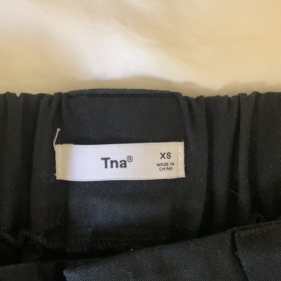 ARITZIA black cargo shorts - Picture 3 of 3